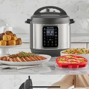 NIB Instant Pot Multi-Function Cooker 6qt  9 in 1 pressure cooker